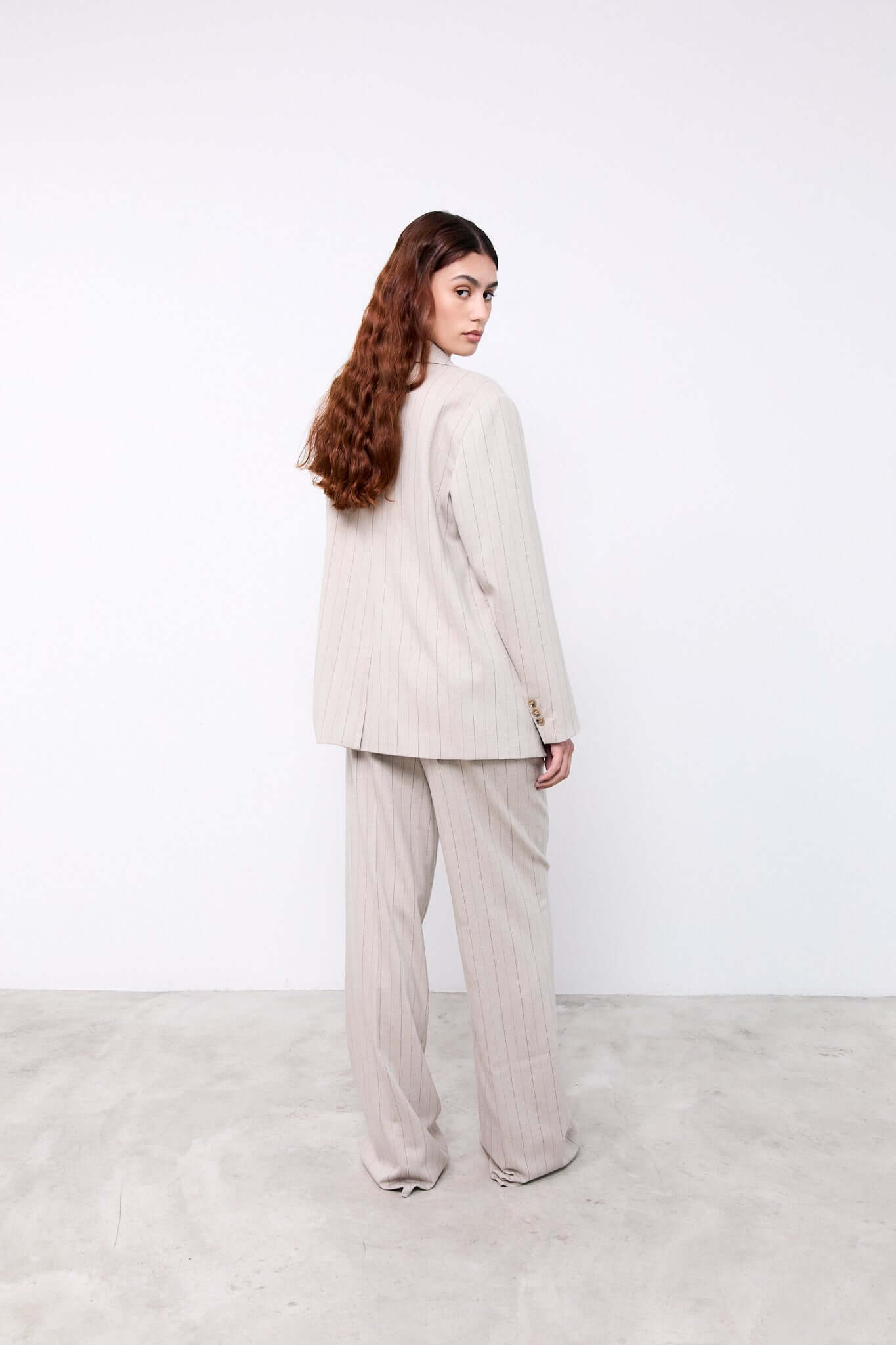 Woman wearing a beige suit