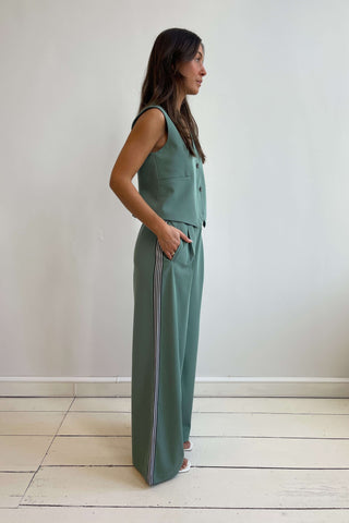 Model sleeveless green co-ord set